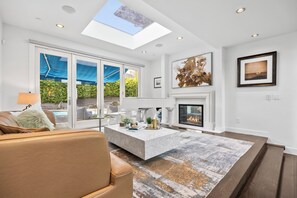 Interior - Luxury Home Ocean Views, Pool & Theater (West Vancouver)