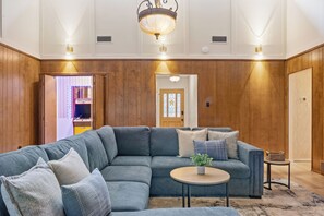 Smart TV - Central DFW Family Retreat – Pool • Game Room • Firepit • Near NRH2O & Airport (North Richland Hills)