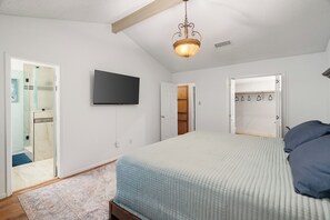 3 camere, una cassaforte in camera, una scrivania, ferro/asse da stiro