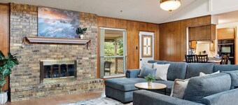 Luxury 3BR, DFW Pool Home, Game Room, Sleeps 7, AT&T Stadium, World Cup Dallas