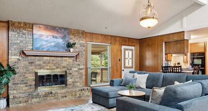 Luxury 3BR, DFW Pool Home, Game Room, Sleeps 7, AT&T Stadium, World Cup Dallas