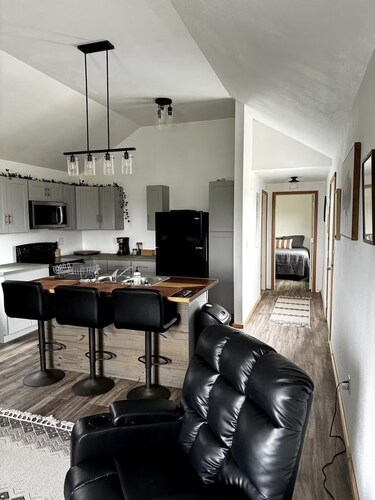 Buffalo Cabin- Luxury, Solitude, and Culture: Hidden Gem Near Glacier Park