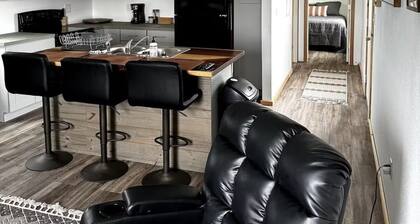 Buffalo Cabin- Luxury, Solitude, and Culture: Hidden Gem Near Glacier Park