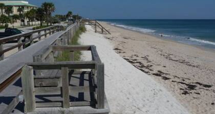NEW 3-bedroom house with AC in Vero Beach—13 min to beach!