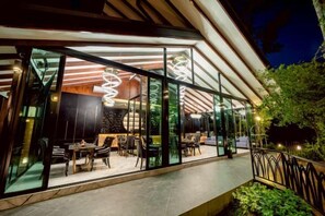 Outdoor dining - High Tree Resort, Krabi (Krabi)