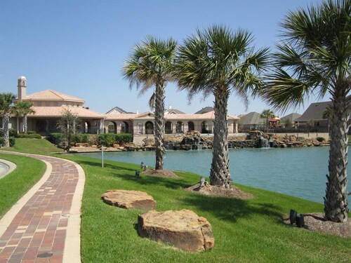 Luxury Lakefront : 10+ Guests : World Cup, Family & Corporate Friendly