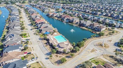 Luxury Lakefront Escape • Kayaks • Boating• Fishing • Views