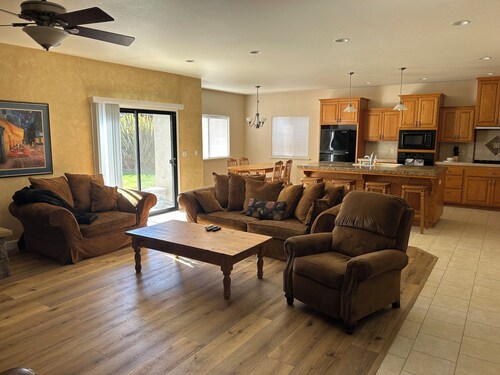 Entertaining 4-bedroom house in Santa Maria with room to spread out