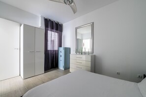 1 chambre, fer et planche à repasser, Wi-Fi gratuit, draps fournis