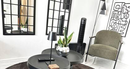Modern Urban Retreat - Centrally Located - Close to Long St & Company's Garden