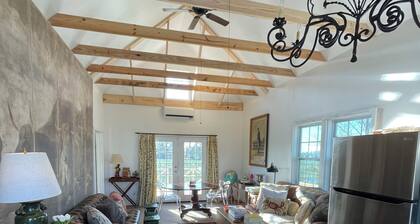 FABULOUS HORSE & RIDER COTTAGE, 20 min. From Aiken on BEAUTIFUL 80 ac. Farm.