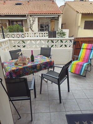Outdoor dining - Location maisonnette climatisée avec terrasse Port Leucate (Leucate)