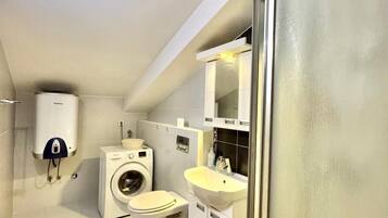 Luxury Apartment, City View | Bathroom