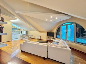 Luxury Apartment, City View | Living area