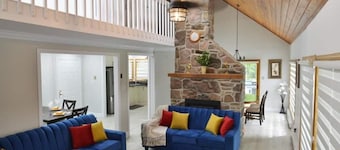 Modern Lakefront Family Cottage + BBQ & Games