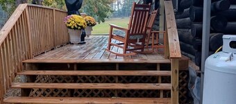 Cozy Cabin for Two by the Lake for a Peaceful Escape in Opelika, Alabama