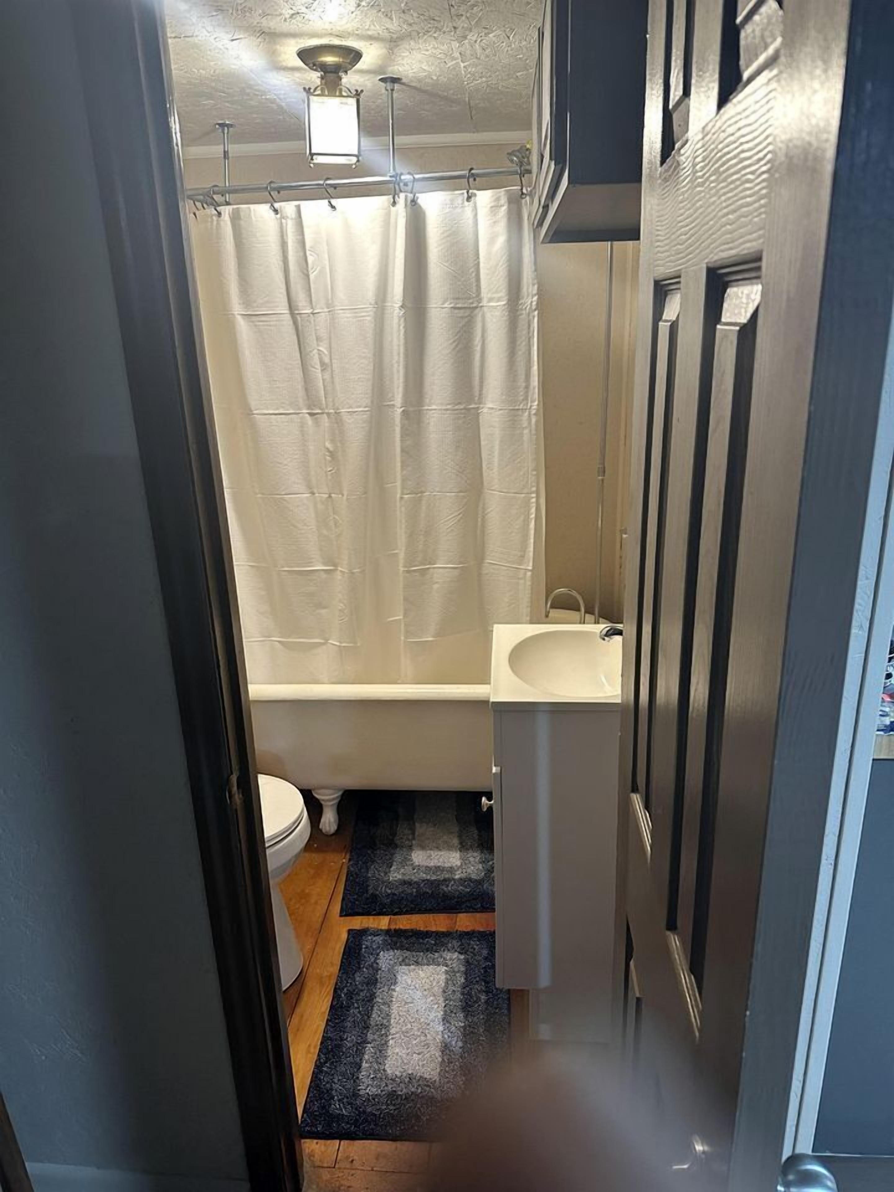 Jetted tub, hair dryer, towels, soap