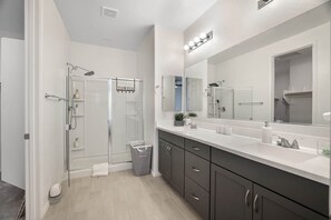 Shower, hair dryer, bidet, soap - Home movie theater+Full kitchen (Casa Grande)