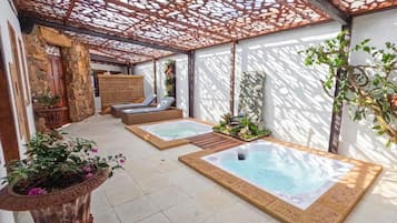 Ruang perawatan pasangan, sauna, hot tub, dan pijat dengan batu panas