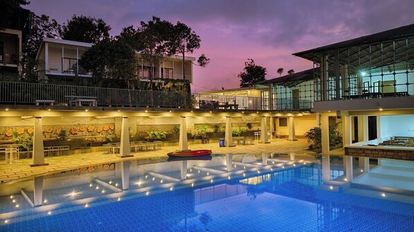 Outdoor pool - Lionton Resort by Z Vacations (Sakleshpur)