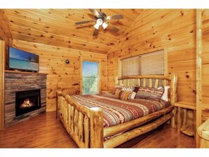 Room, Multiple Beds, Pets not allowed, Mountain View (Bearly Chocolate (2)) | 2 bedrooms, individually decorated, individually furnished, bed sheets - Bearly Chocolate (Sevierville)