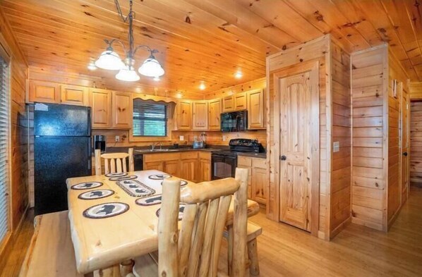 Habitación, varias camas, no se aceptan mascotas, vista a la montaña (Bearly Chocolate (2)) | Restaurantes