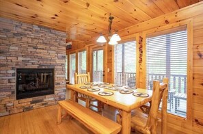 ห้องพัก, หลายเตียง, ไม่อนุญาตสัตว์เลี้ยง, วิวภูเขา (Bearly Chocolate (2)) | ร้านอาหาร