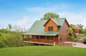 Exterior - Bearly Chocolate (Sevierville)