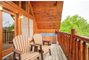 Outdoor spa tub - Bearly Chocolate (Sevierville)