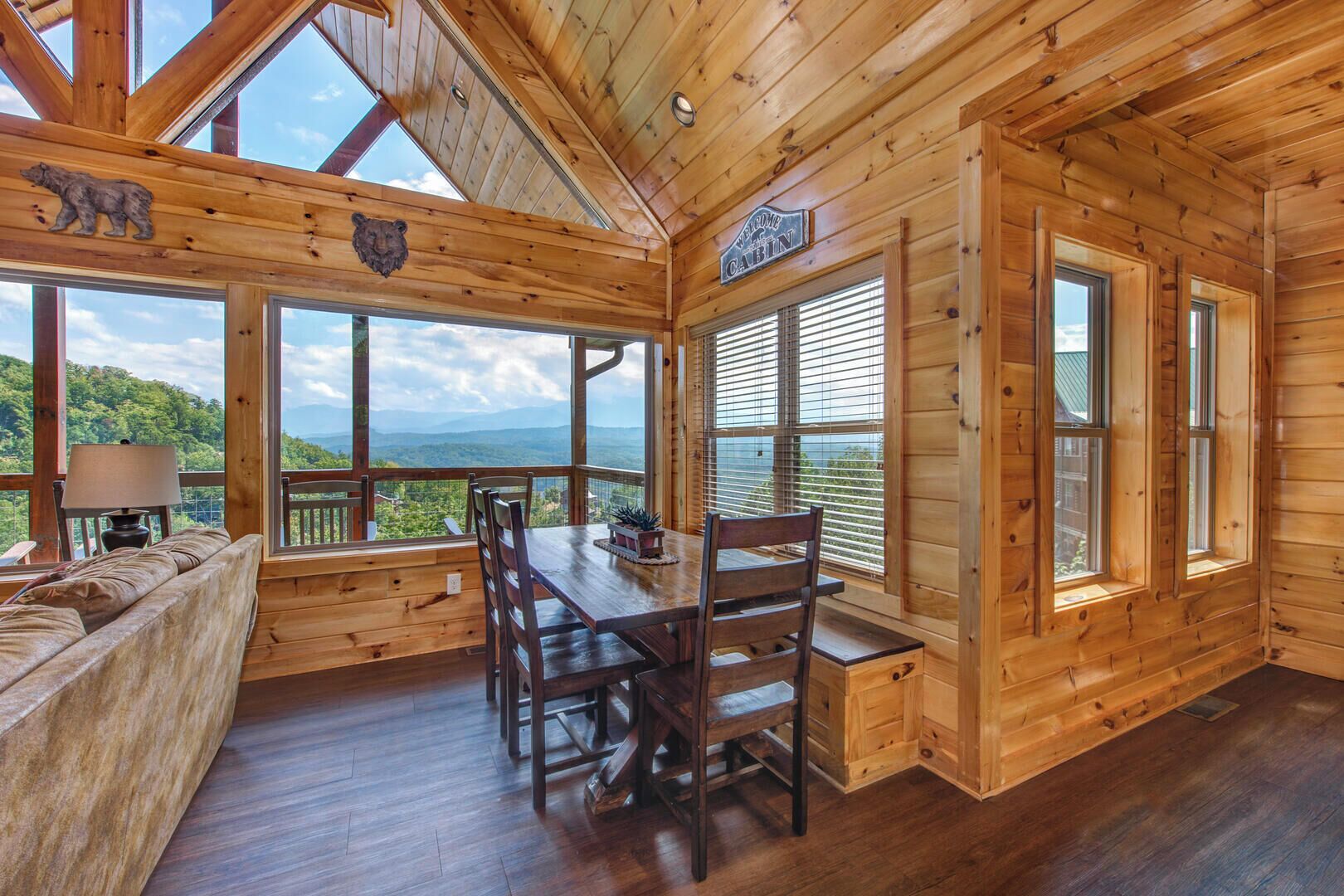 เคบิน, หลายเตียง, ลานระเบียง, วิวภูเขา (Majestic View) | ร้านอาหาร