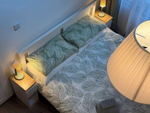 2 chambres, fer et planche à repasser, accès Internet, draps fournis