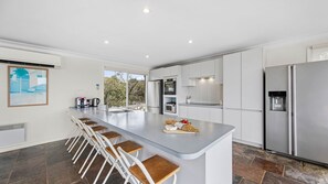 Kühlschrank, Ofen, Herdplatte, Geschirrspüler