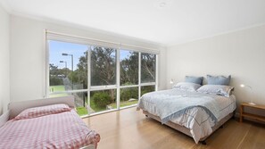 4 makuuhuonetta, silitysrauta/-lauta, Wi-Fi, vuodevaatteet