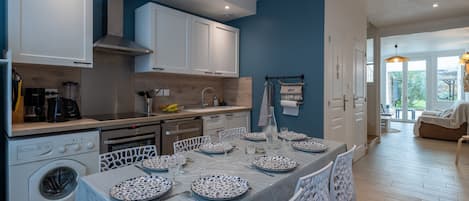 Frigorifero, microonde, forno, lavastoviglie