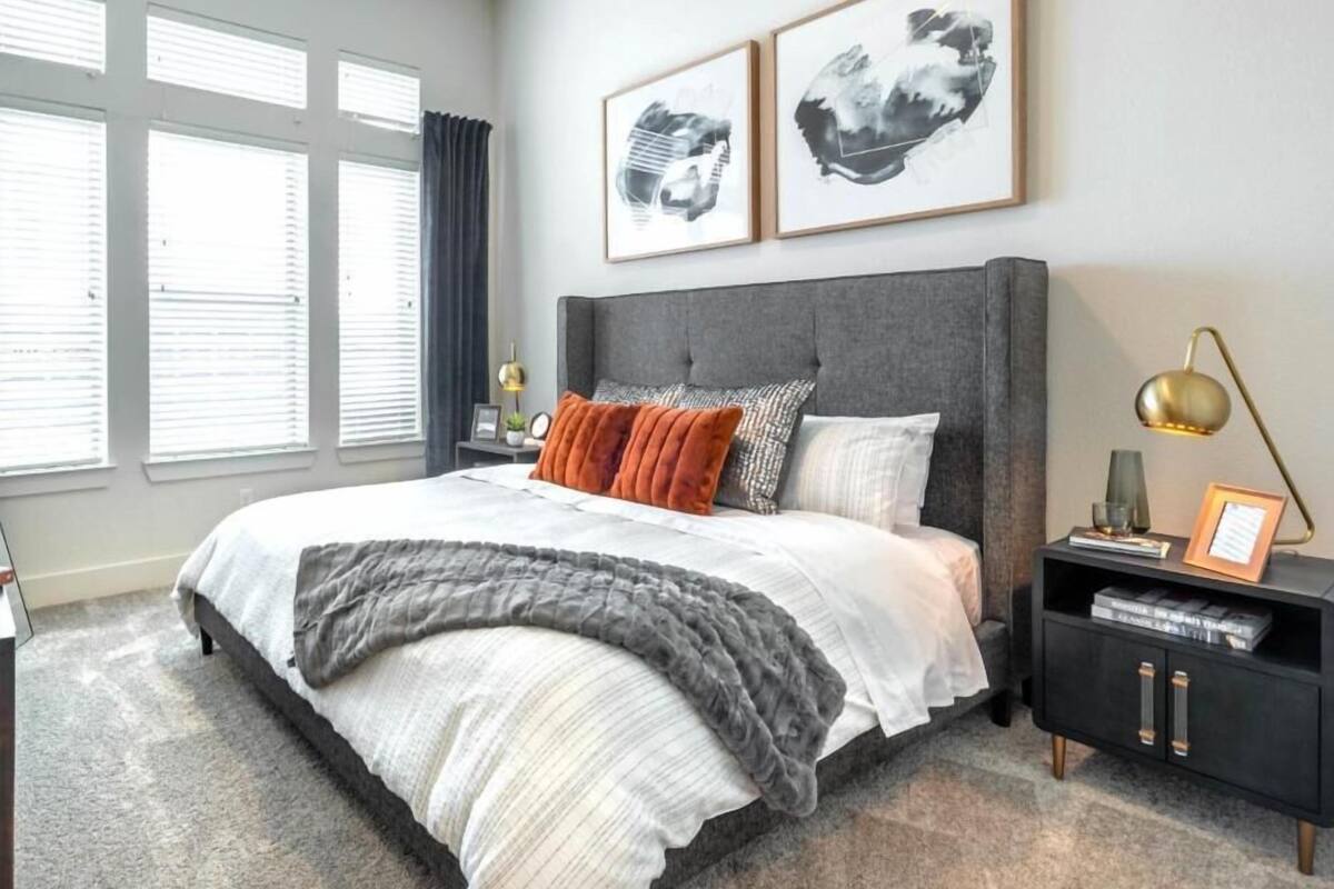 Deluxe Apartment, Balcony, City View | Down comforters, pillowtop beds, iron/ironing board, free WiFi