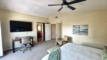 Schreibtisch, Bügeleisen/Bügelbrett, Reisekinderbett, kostenloses WLAN