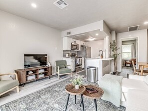 TV - Lovely 1-Bedroom King Bed in Paseo (Oklahoma City)