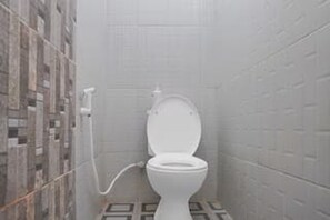 Deluxe tweepersoonskamer | Badkamer | Een douche