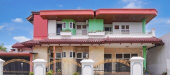 Collection O near Universitas Negeri