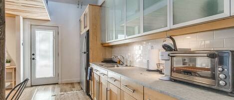 Fridge, microwave, coffee/tea maker, toaster