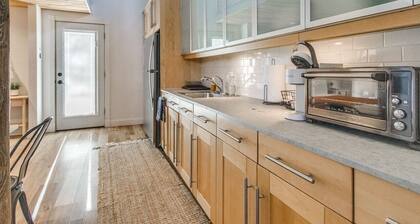 Modern Loft Apartment - Sleeps 4