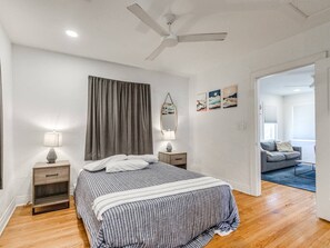 1 habitación, tabla de planchar con plancha, cuna de viaje y wifi 