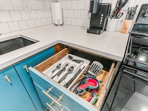 Fridge, oven, stovetop, coffee/tea maker - Midtown Retro 1 Bed Apt (Oklahoma City)