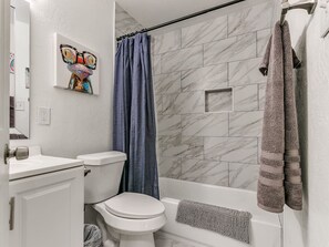 Hair dryer - Beautiful 2-Bedroom Near Wheeler (Oklahoma City)