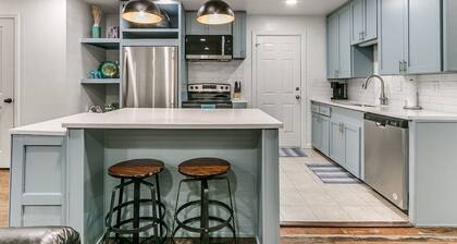 Beautiful 2-Bedroom Near Wheeler