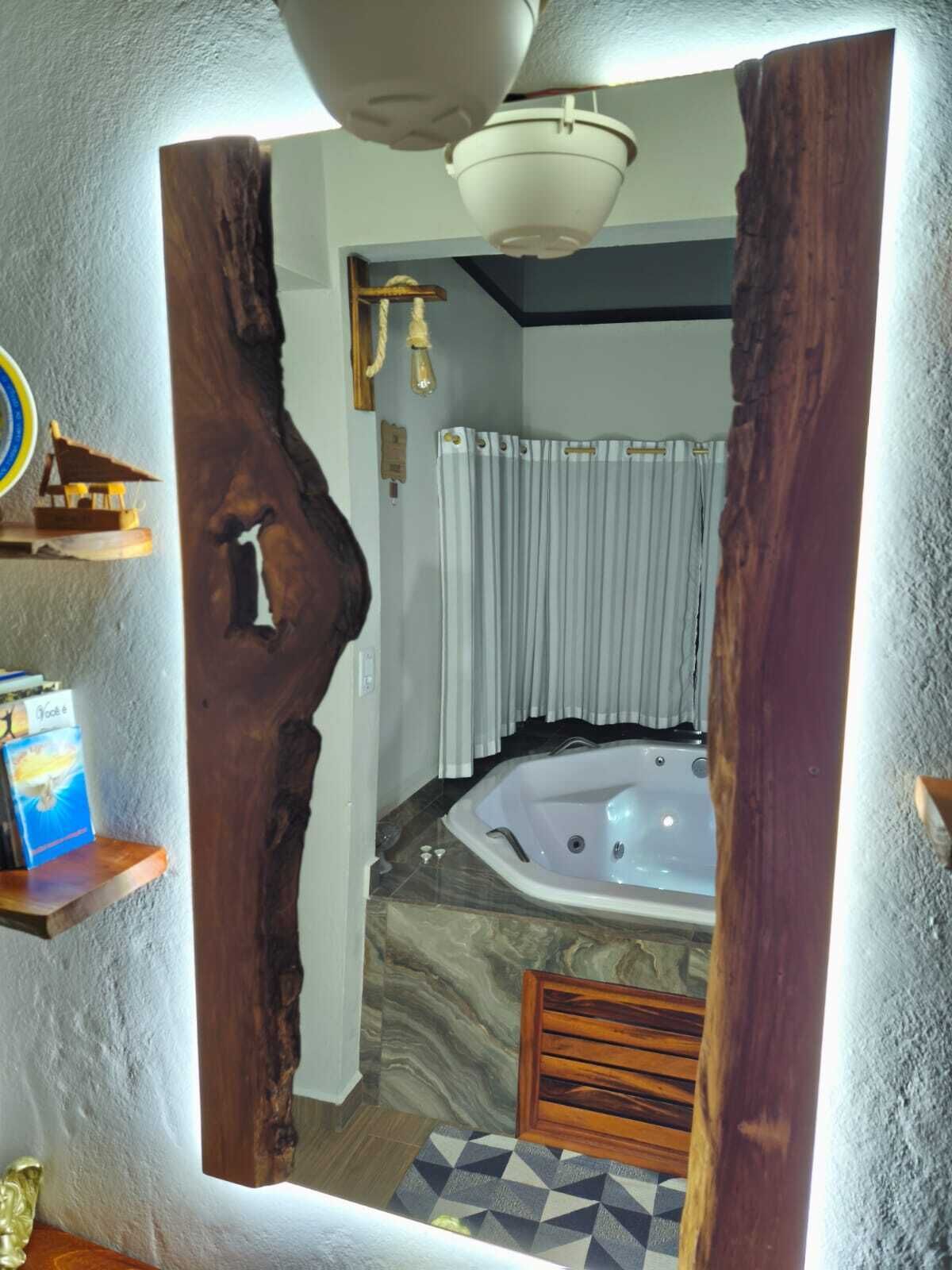 Banheira de hidromassagem, secador de cabelo, toalhas de banho, sabonete