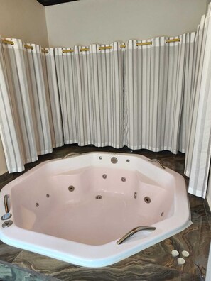 Jetted bath, hair dryer, towels, soap - Tiny House Elysium Araucária in Gonçalves, your paradise in Southern Minas Gerais. (Gonçalves)