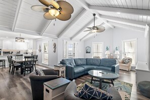 Casa, varias camas (Sheer Bliss) | Área de sala de estar
