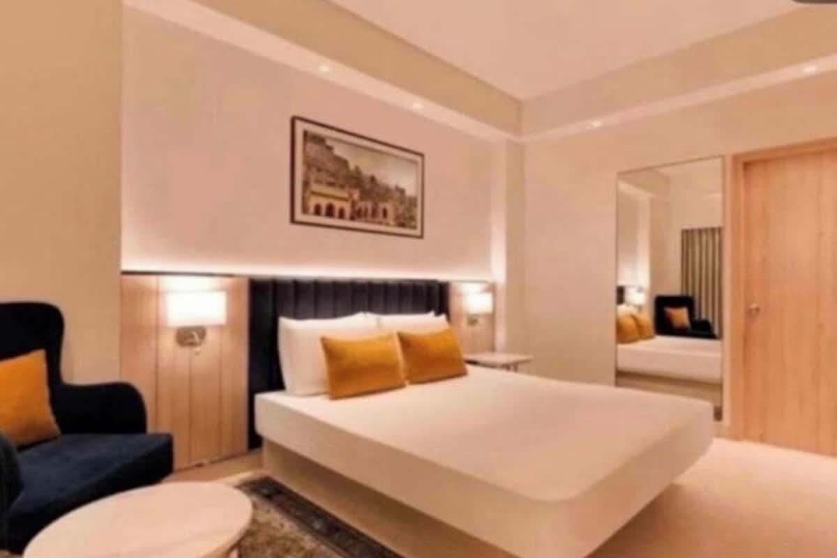 Executive Double Room | Egyptian cotton sheets, premium bedding, memory-foam beds, desk