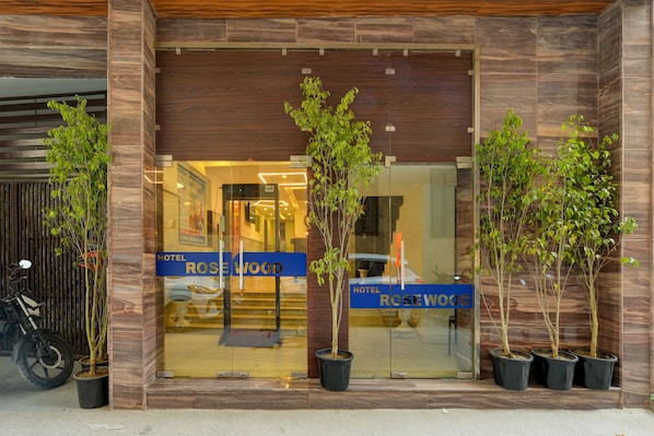 Exterior - Hotel Rosewood Near Delhi Airport (New Delhi)